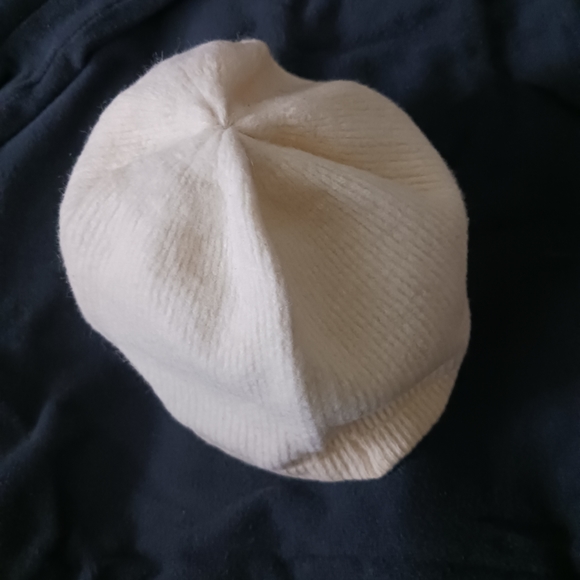 Knit hat (small) - Picture 2 of 2